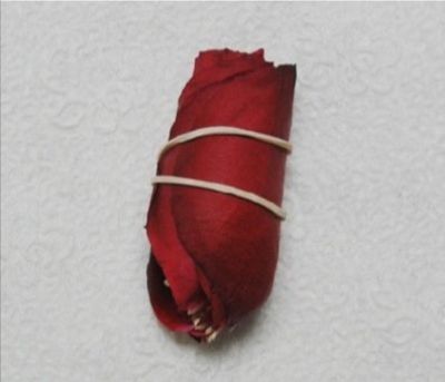 Images of rose tied together closed with a rubber band