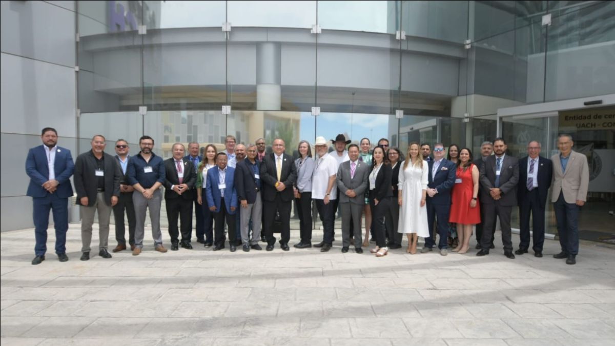 Delegates from Universidad Autonoma de Chihuahua and NMSU standing together as a group. 