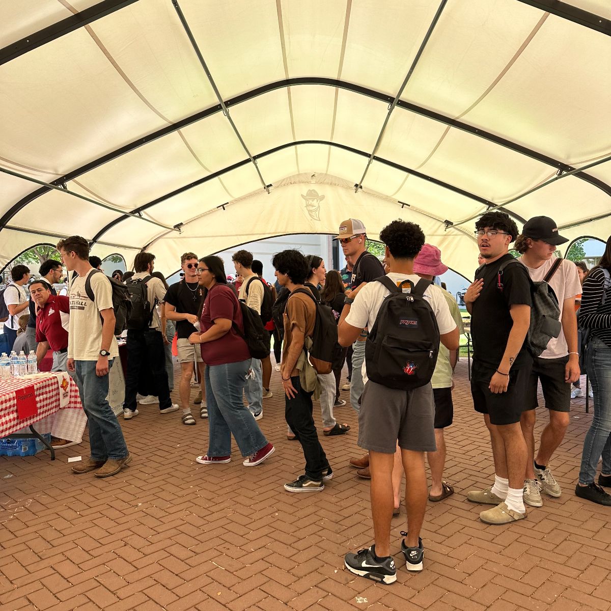 Students at the College of Business welcome back pizza party